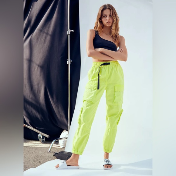 Aritzia Neon Yellow Overload Cargo Pant XS - Picture 1 of 4